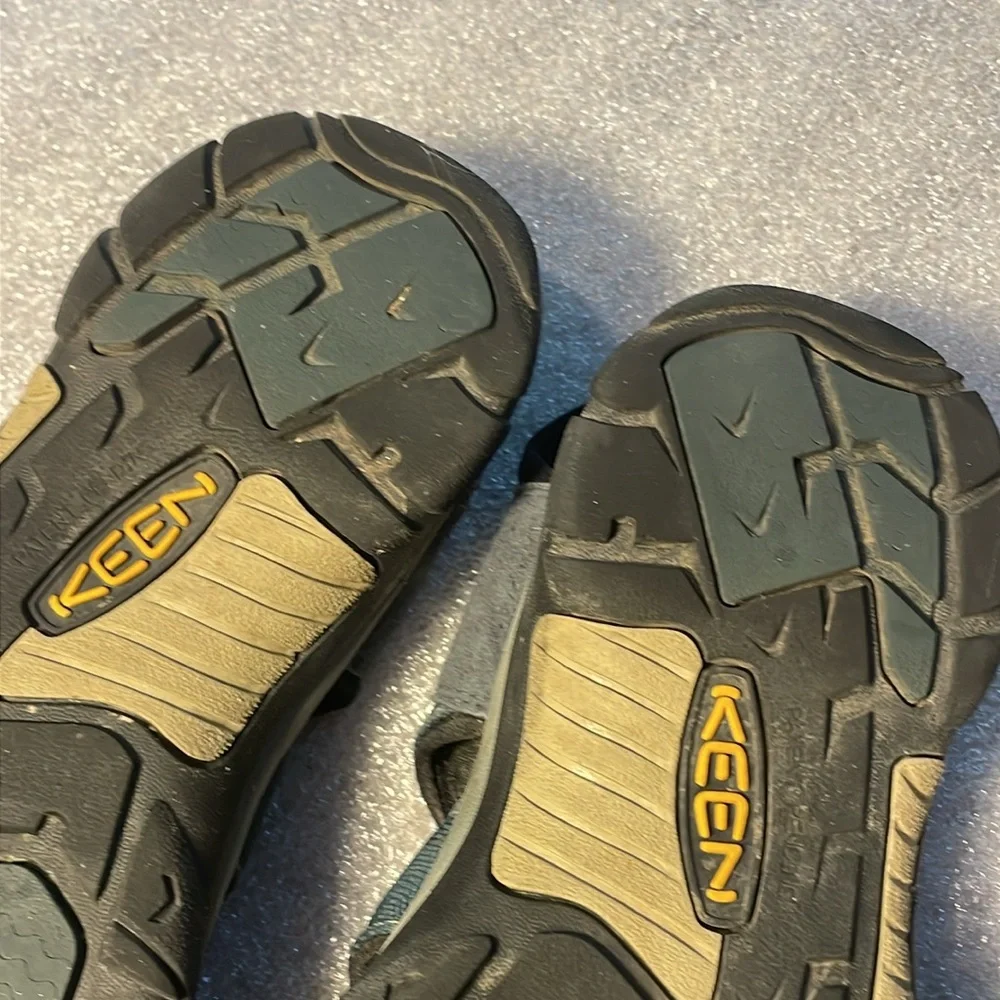Men's KEEN Newport H2 Closed Toe Water Sandals Blue 9.5 style 1001938